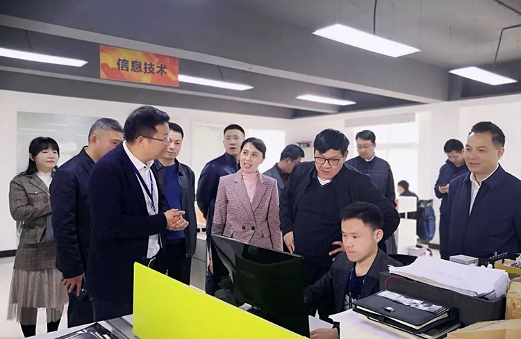 中國工程院李曉紅院長帶隊(duì)蒞臨中科天工調(diào)研指導(dǎo)02.jpg