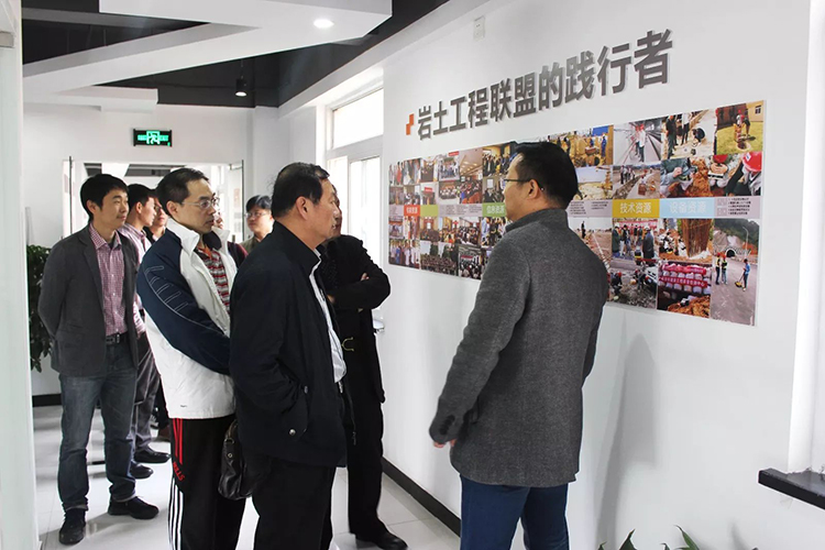 中國計量科學研究院調研組來訪05.jpg
